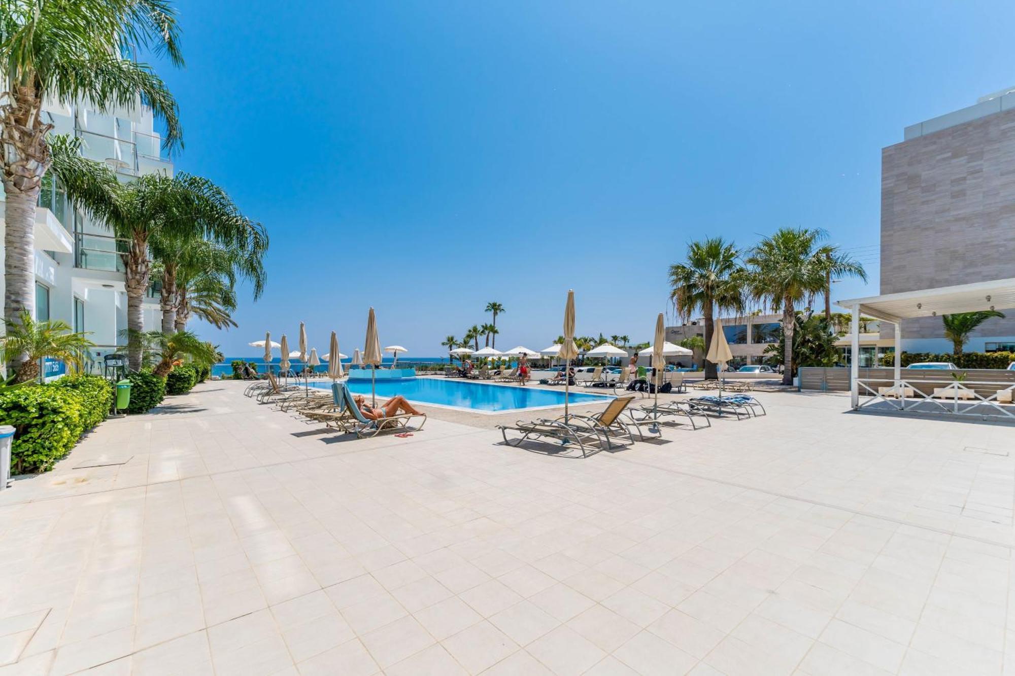 Meryl - Coralli Beachfront Apartment Protaras Dış mekan fotoğraf