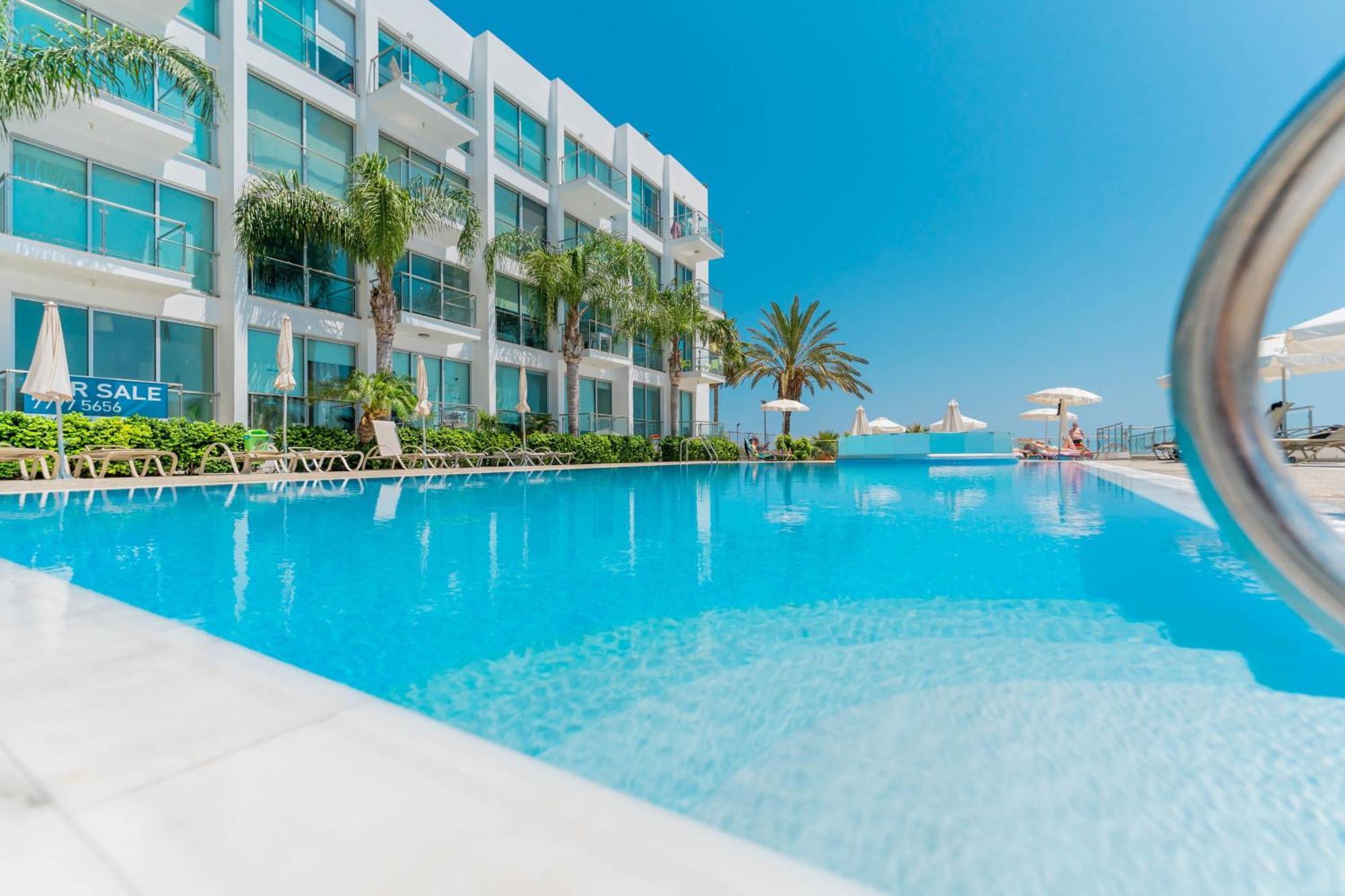 Meryl - Coralli Beachfront Apartment Protaras Dış mekan fotoğraf