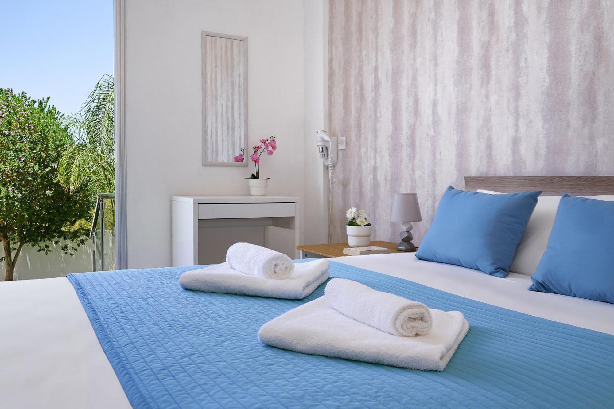 Meryl - Coralli Beachfront Apartment Protaras Dış mekan fotoğraf
