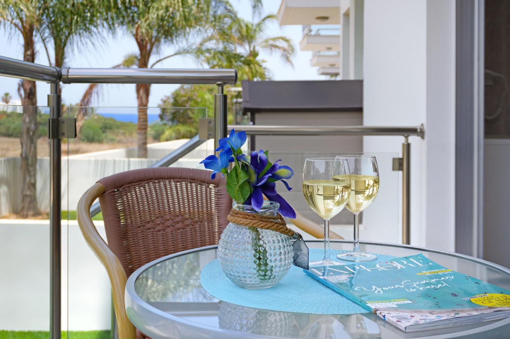 Meryl - Coralli Beachfront Apartment Protaras Dış mekan fotoğraf