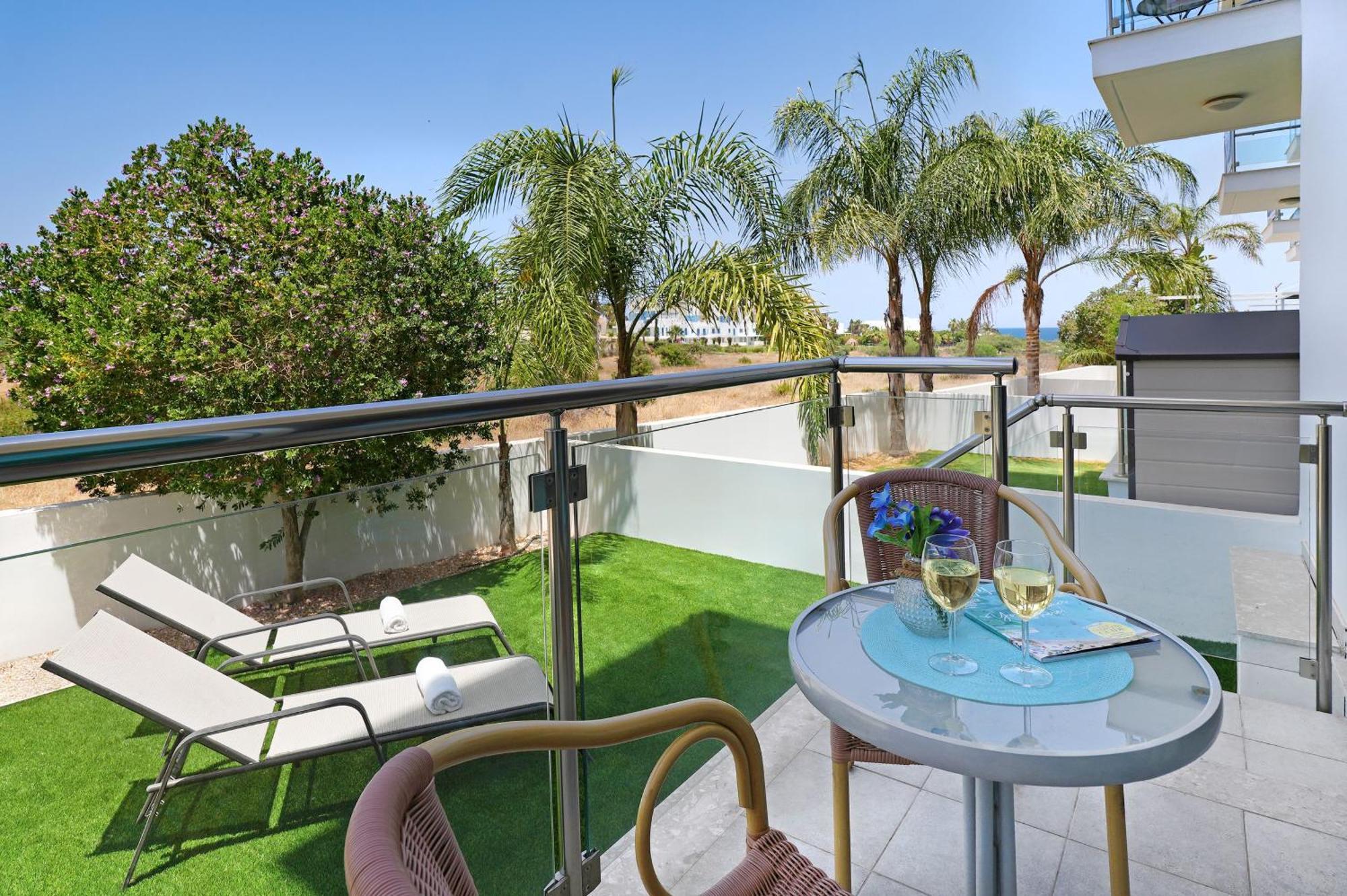 Meryl - Coralli Beachfront Apartment Protaras Dış mekan fotoğraf